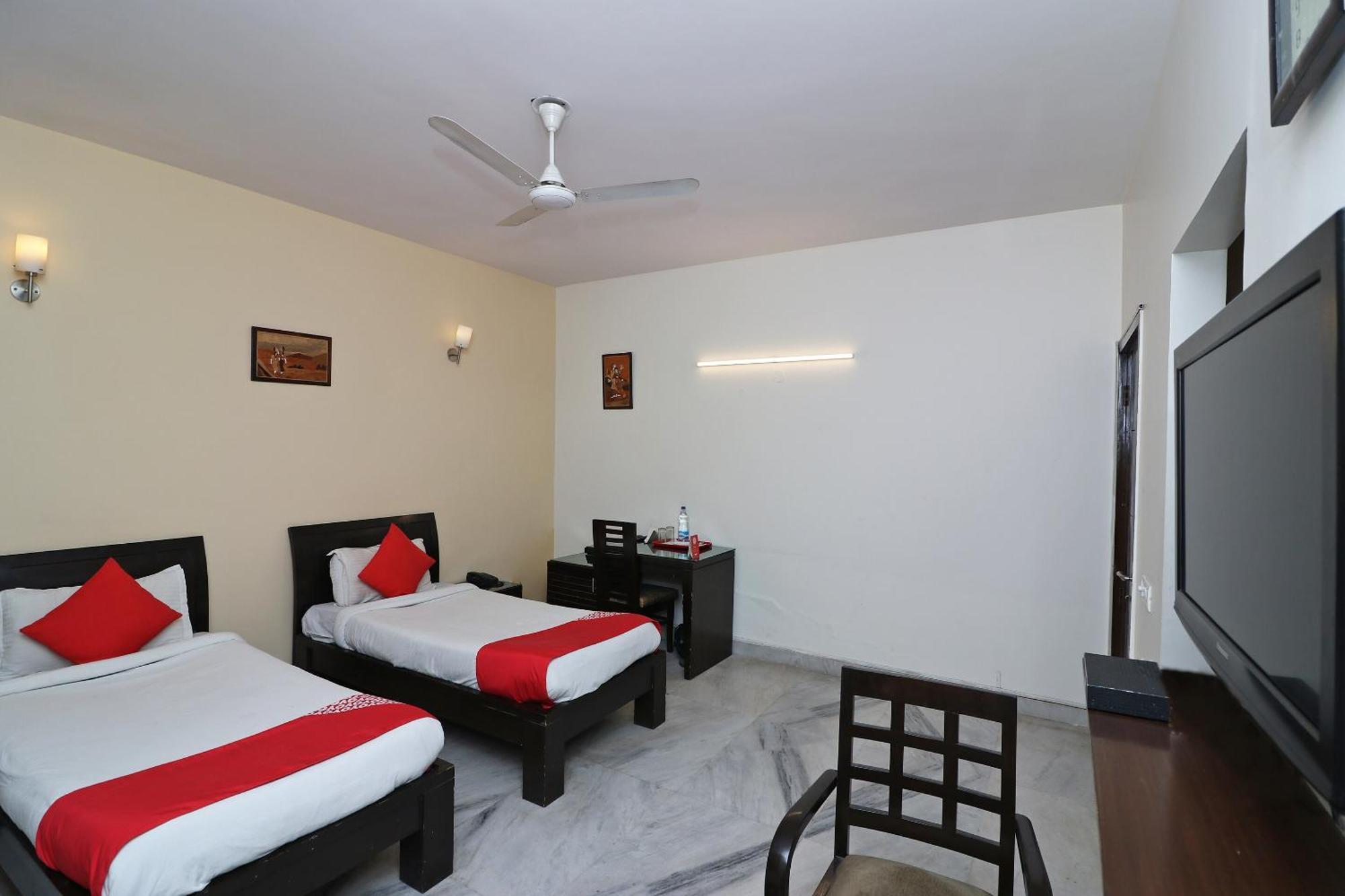 OYO Flagship 595 Aravali Residency Otel Gurgaon Dış mekan fotoğraf