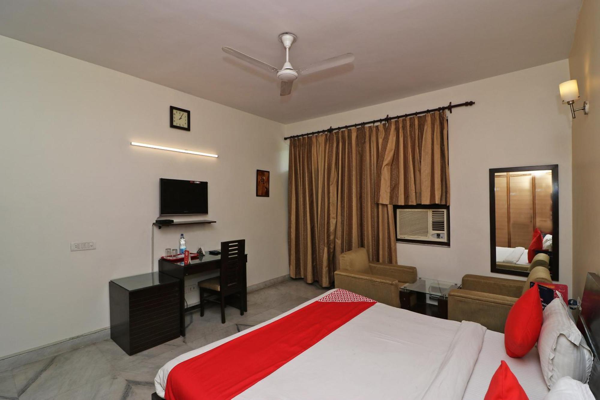 OYO Flagship 595 Aravali Residency Otel Gurgaon Dış mekan fotoğraf
