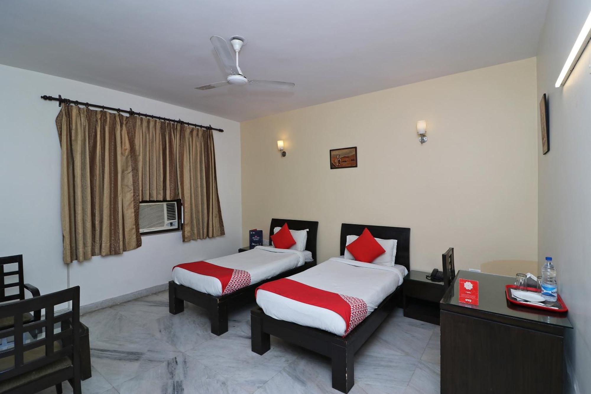 OYO Flagship 595 Aravali Residency Otel Gurgaon Dış mekan fotoğraf
