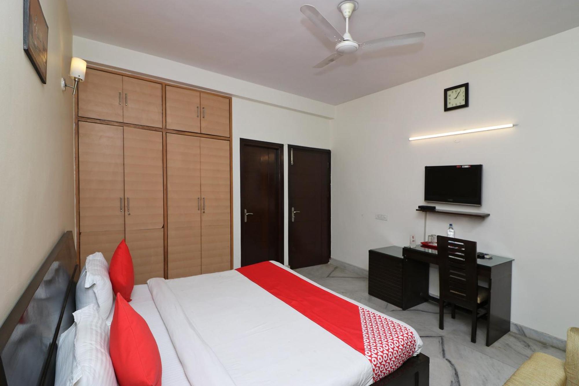 OYO Flagship 595 Aravali Residency Otel Gurgaon Dış mekan fotoğraf