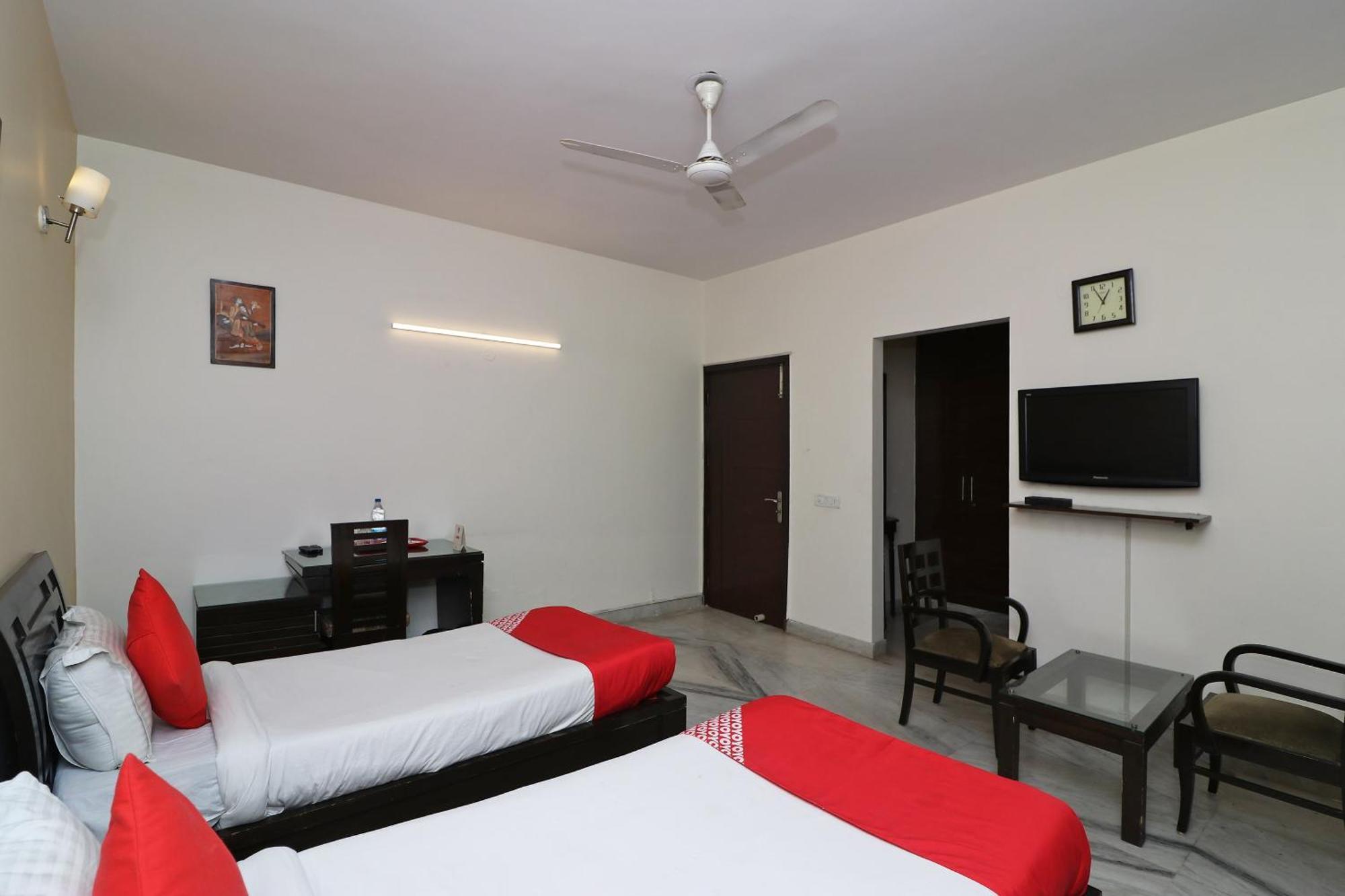 OYO Flagship 595 Aravali Residency Otel Gurgaon Dış mekan fotoğraf